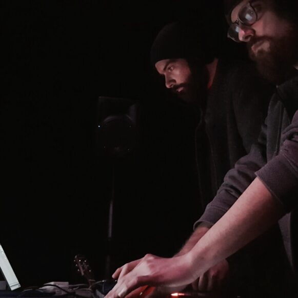 Curved_Grooves_Live